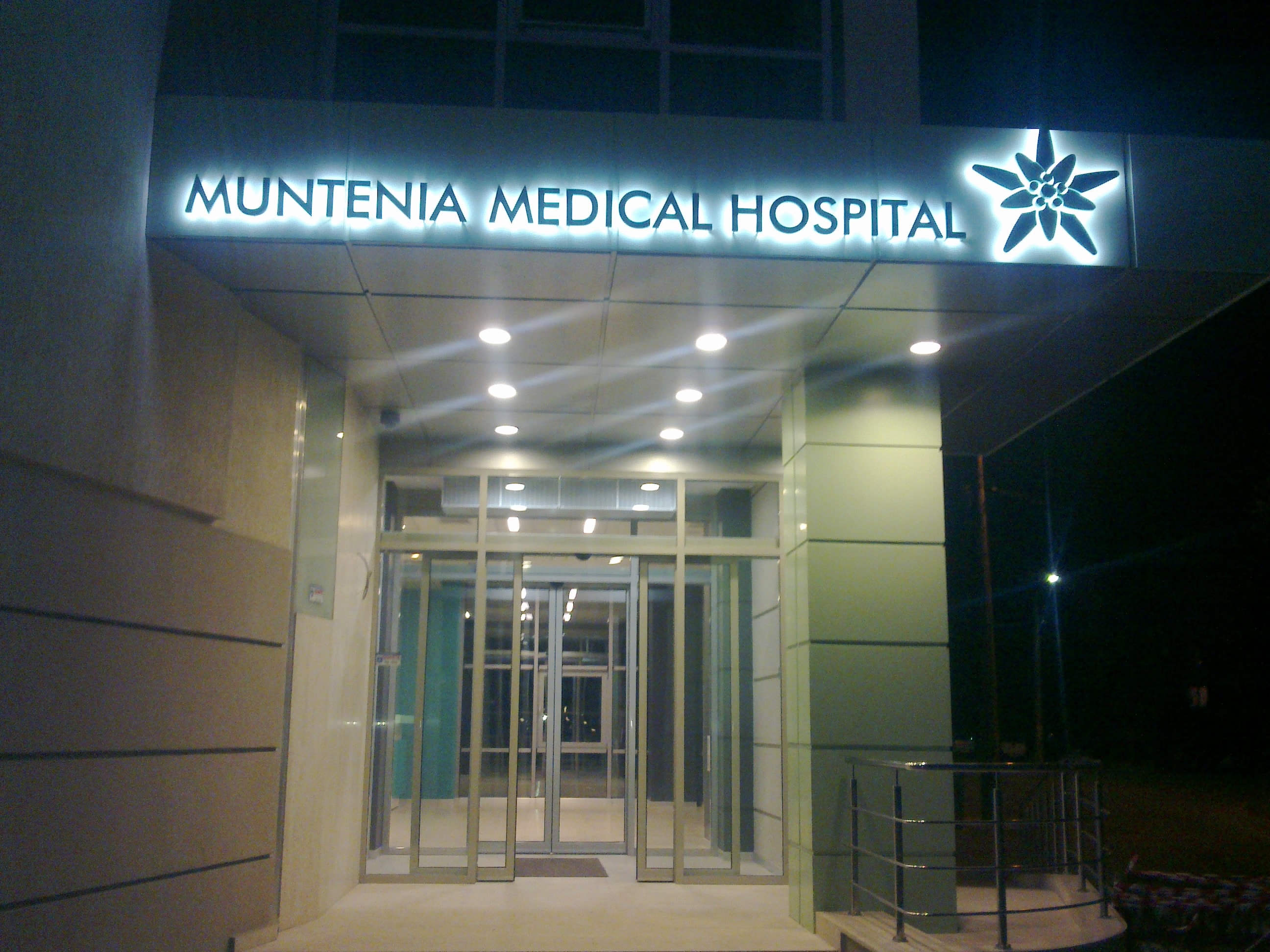 Litere independente cu iluminare tip halou la Spitalul Muntenia Medical Hospital � Pitesti